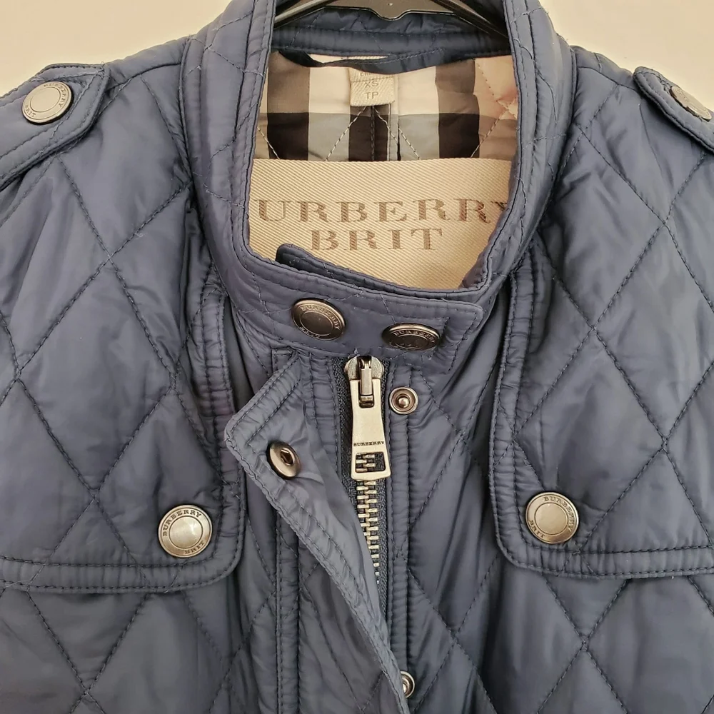Burberry Short Finsbridge Quilted Jacket - Picture 3 of 12